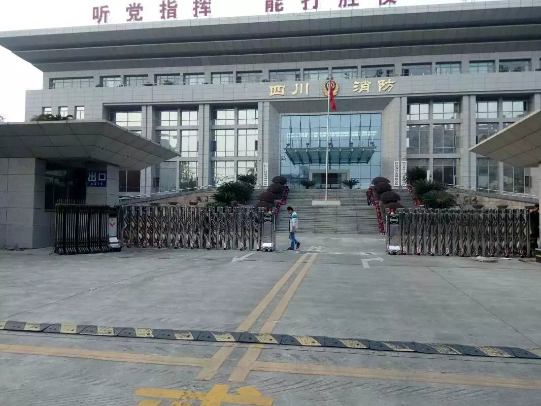 汝阳县汝阳县四川消防总队伸缩门